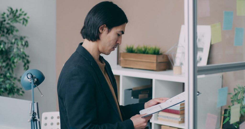 japanese businessman office career strategy