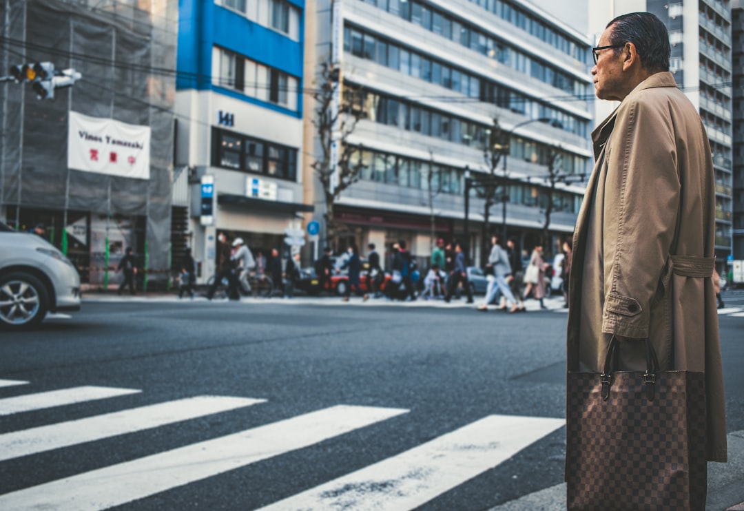 smartphone online learning japanese business man