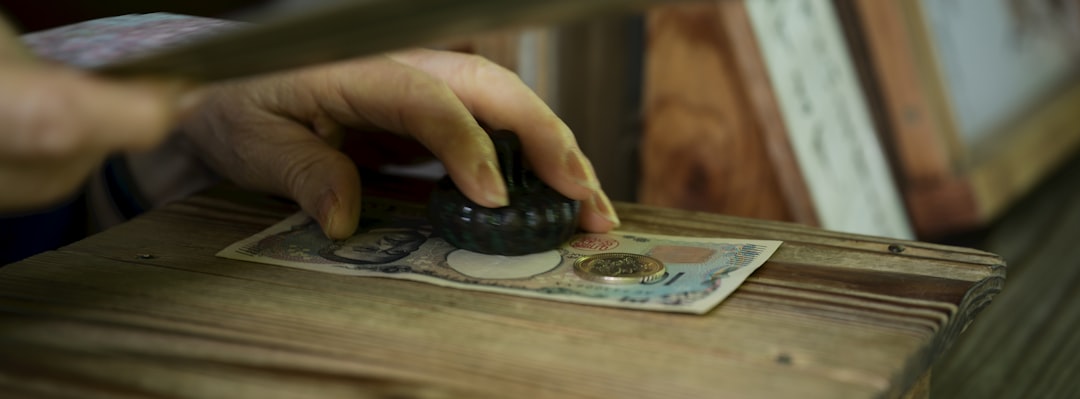 calculator coins japanese yen budget