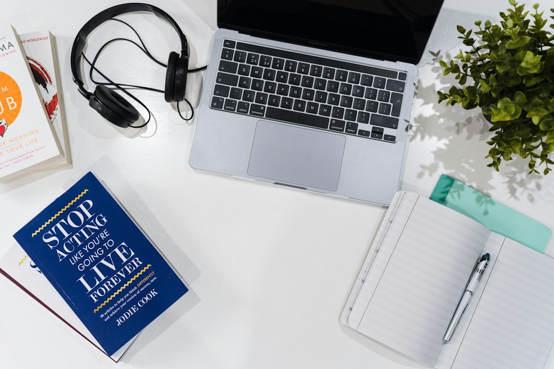 online course versus self study concept